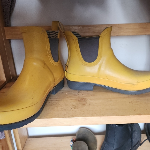 Women's Rugged Wellie Chelsea Boots - Picture 3 of 5